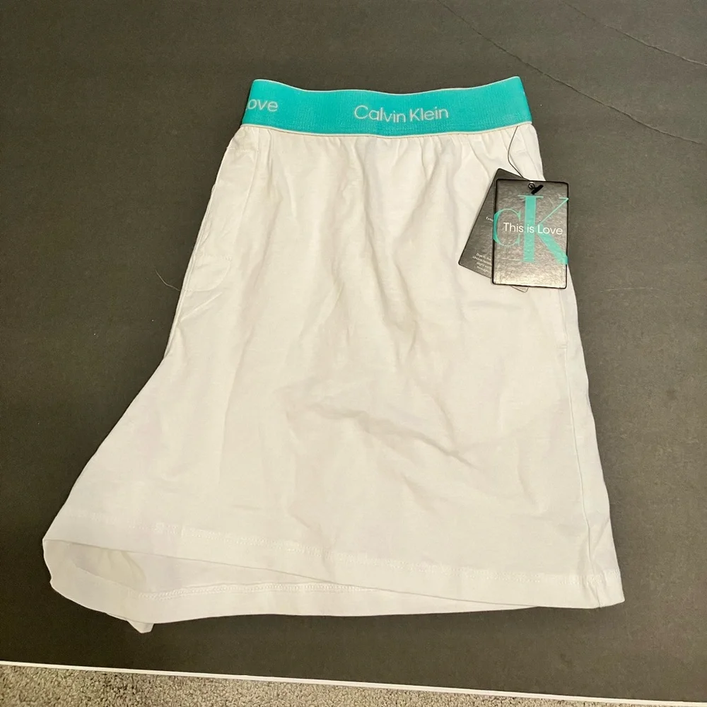 NWT Men’s Calvin Klein Lounge Shorts Size L Pride-themed rainbow band